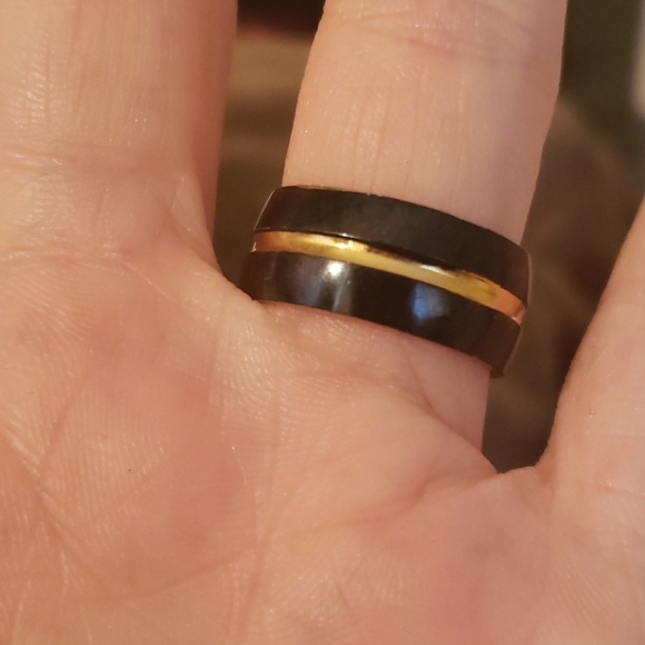 Size 6 Black & Gold Tungsten Carbide ring - Picture 3 of 3
